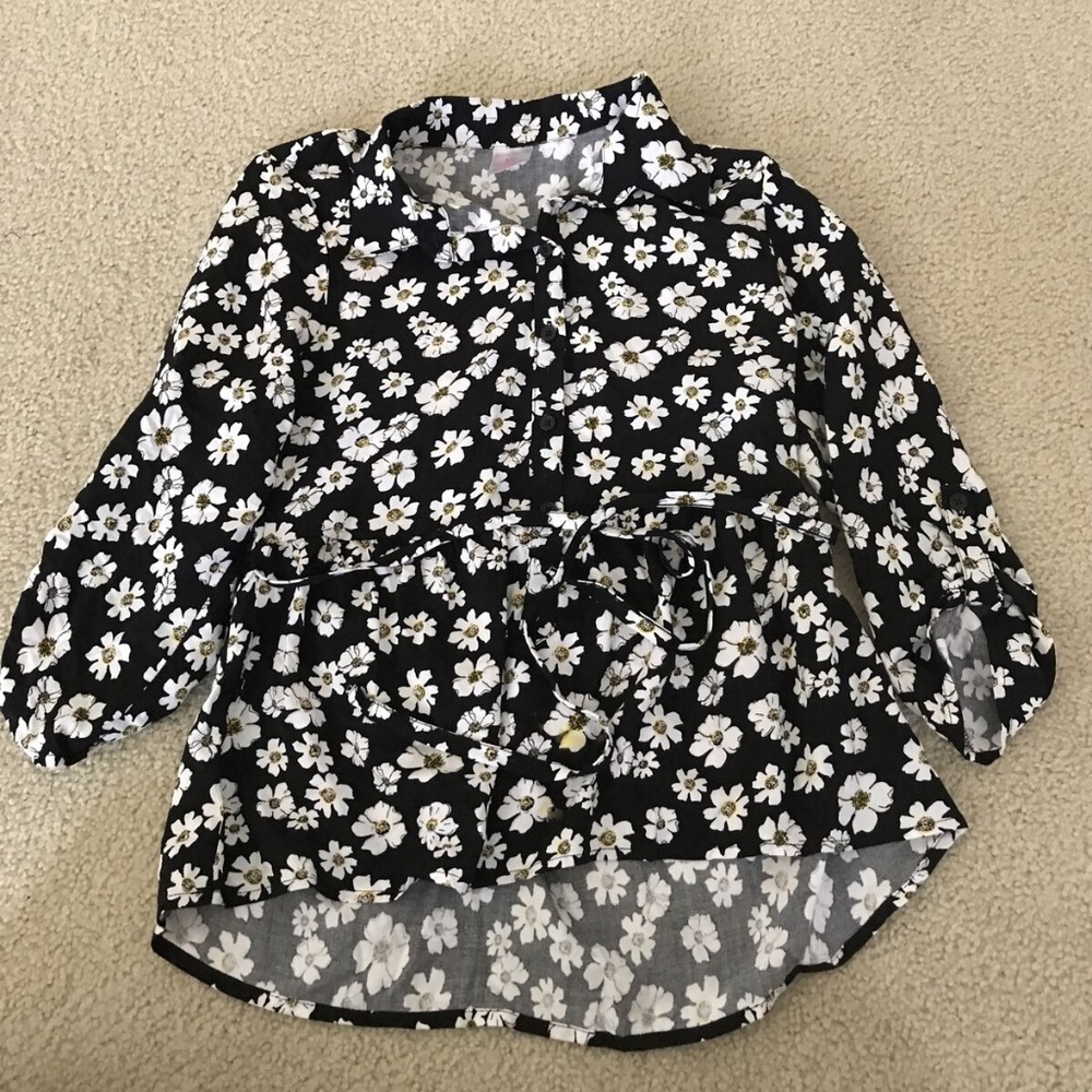 No Boundaries black floral 3/4 sleeve 1/2 button up top - womens small, armpit t